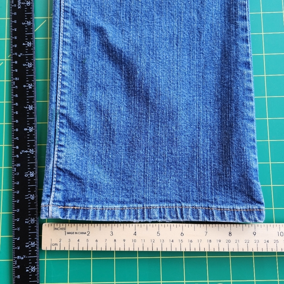 LEVI'S Relaxed Bootcut 550 Jeans - Picture 6 of 10